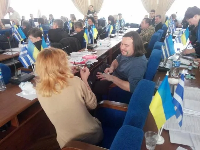 Депутатов Херсонского горсовета прямо на сессии облили зеленкой