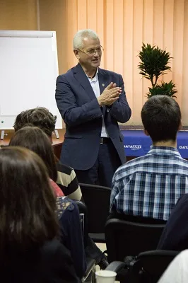 Развитие территорий сегодня во многом зависит от того, сумеют ли местные власти вернуть доверие людей – Александр Спиваковский