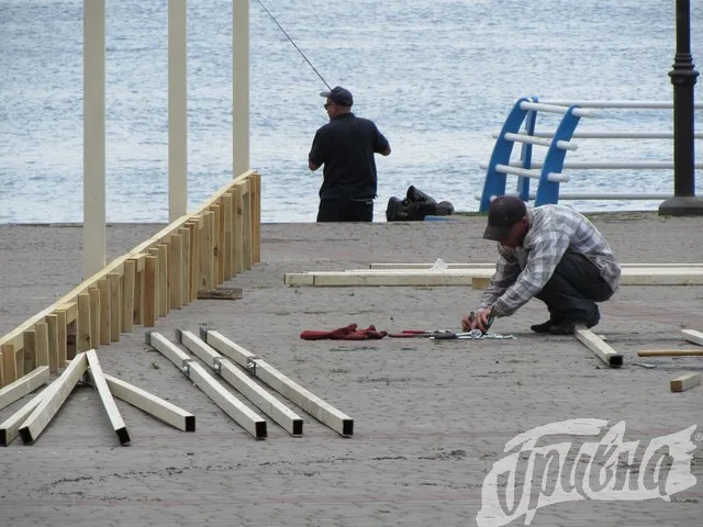 Стройку на городской набережной не запретили, но приостановили
