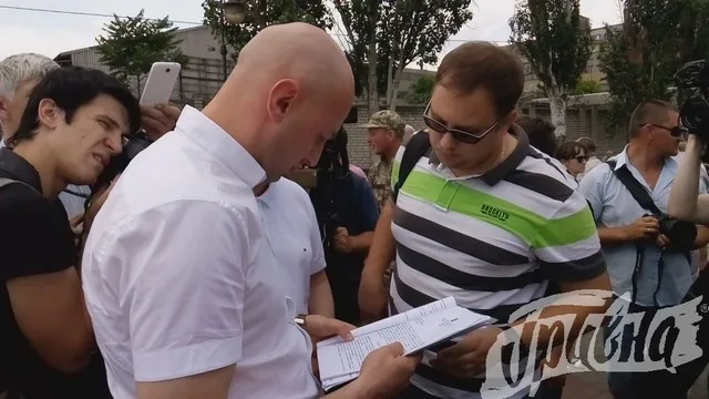 Стройку на городской набережной не запретили, но приостановили