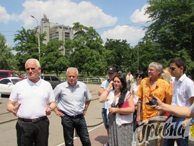 Стройку на городской набережной не запретили, но приостановили