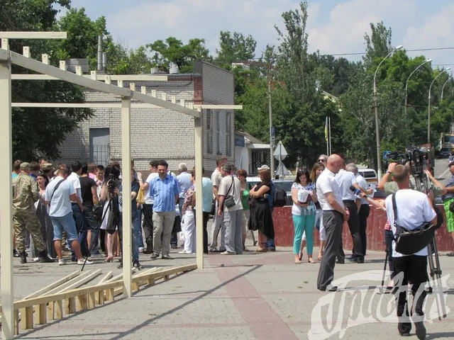 Стройку на городской набережной не запретили, но приостановили