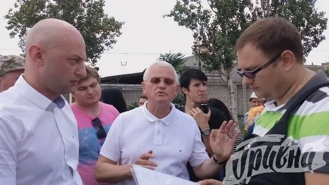 Стройку на городской набережной не запретили, но приостановили