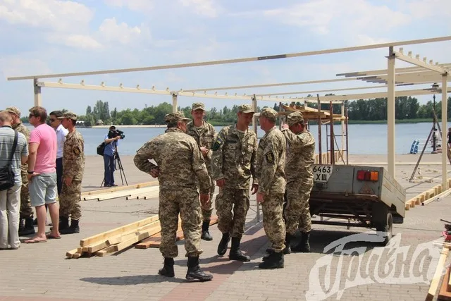 Стройку на городской набережной не запретили, но приостановили
