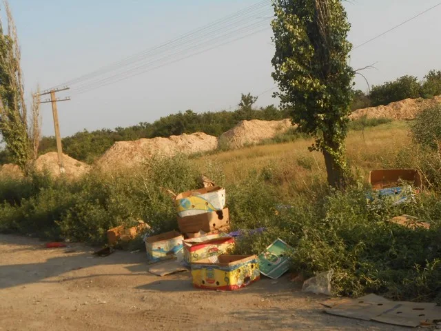 Херсонские активисты шокированы бесконечной мусоркой на админгранице с Крымом