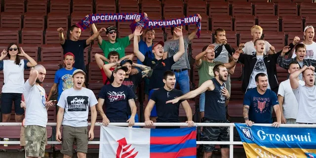 «Кристалл» терпит первое поражение в чемпионате