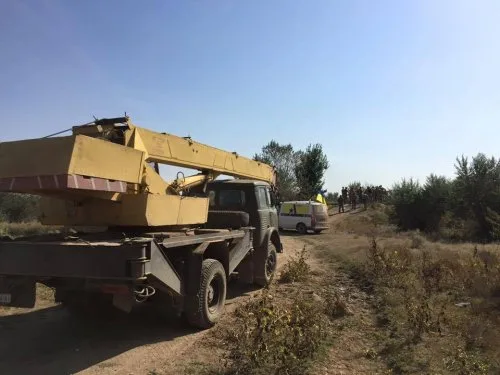Крымские татары перекрыли железнодорожную ветку к заводу Фирташа в Крыму