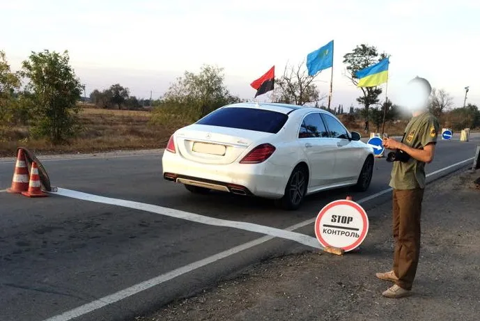 Бойцы «Правого сектора» нарушают права человека на границе с Крымом, -правозащитники