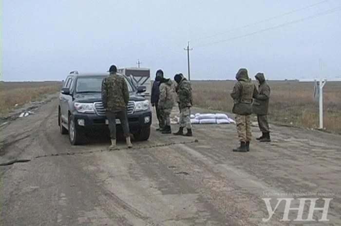 Блокада Крыма: активисты ограничили ввоз свечей