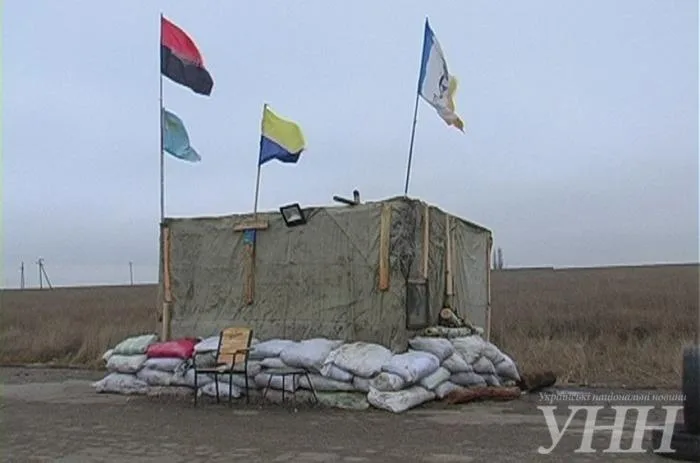 Блокада Крыма: активисты ограничили ввоз свечей