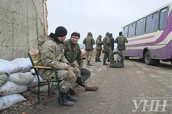 Блокада Крыма: активисты ограничили ввоз свечей