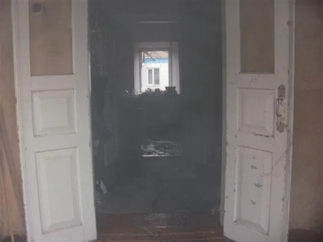 В Новотроицком из-за окурка загорелась комната