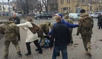 В Каланчаке бандиты в камуфляже избили и ограбили местных