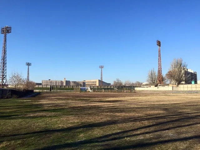 Большую часть стадиона “Кристалл” опасно использовать для занятий спортом, – Урсуленко