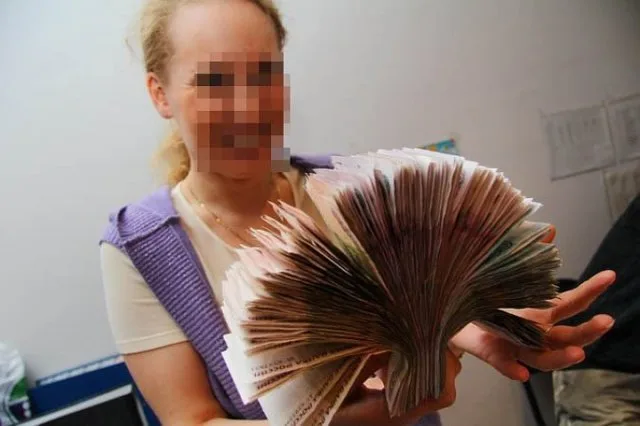 Студентки-аферистки из ХГУ выманили у любвеобильного иностранца больше 100 тысяч долларов