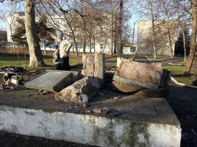 В Каховке демонтировали бюст Блюхера