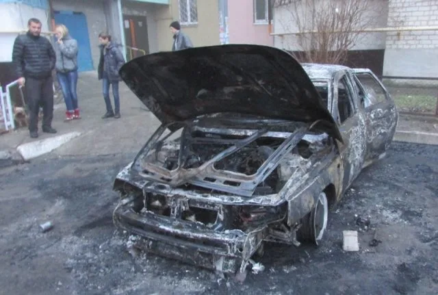 В Херсоне неизвестные сожгли автомобиль