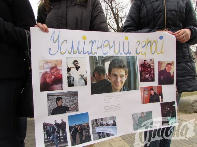 Вчера херсонцы ходили к мэрии митинговать п поводу переименований улиц