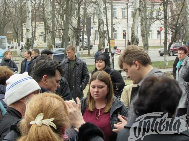 Вчера херсонцы ходили к мэрии митинговать п поводу переименований улиц