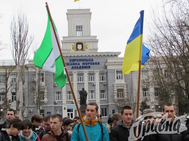 Вчера херсонцы ходили к мэрии митинговать п поводу переименований улиц