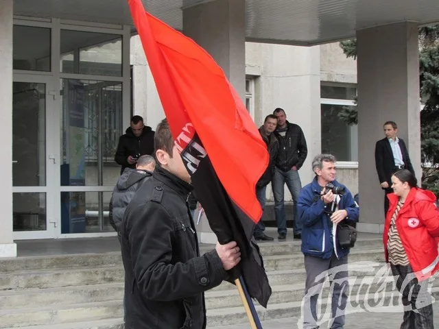 Вчера херсонцы ходили к мэрии митинговать п поводу переименований улиц