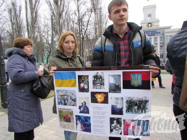 Вчера херсонцы ходили к мэрии митинговать п поводу переименований улиц
