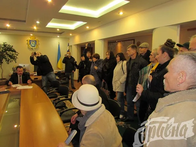 Вчера херсонцы ходили к мэрии митинговать п поводу переименований улиц