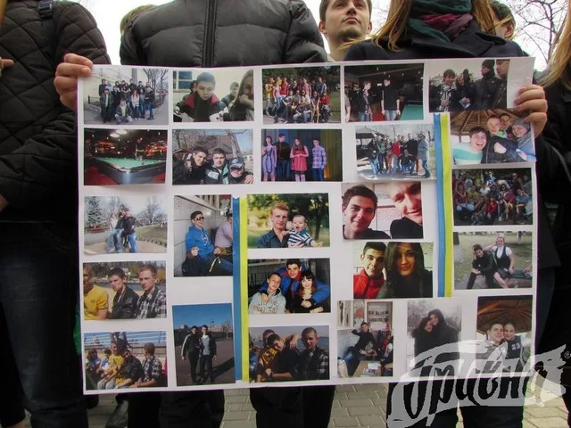 Вчера херсонцы ходили к мэрии митинговать п поводу переименований улиц