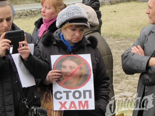 Вчера херсонцы ходили к мэрии митинговать п поводу переименований улиц