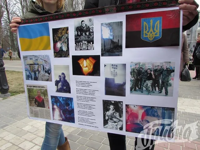 Вчера херсонцы ходили к мэрии митинговать п поводу переименований улиц