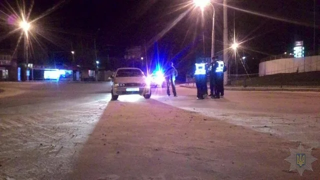 Херсонские патрульные задержали пьяных ночных “гонщиков” без стрельбы