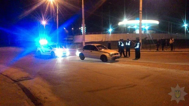 Херсонские патрульные задержали пьяных ночных “гонщиков” без стрельбы