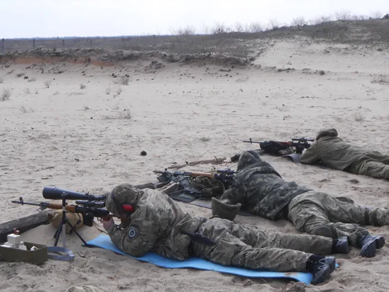 На полигоне под Цюрупинском военные учились стрелять