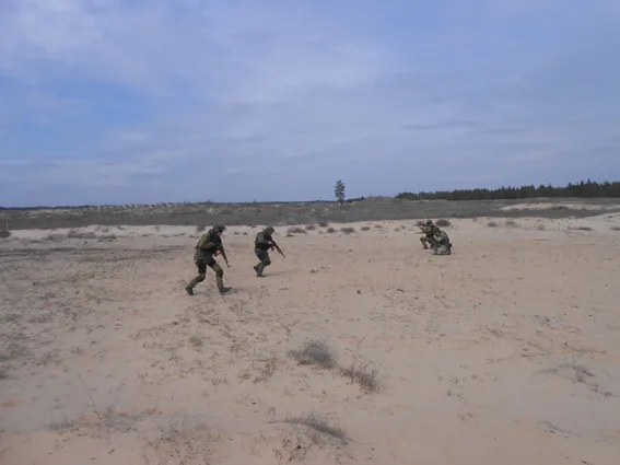 На полигоне под Цюрупинском военные учились стрелять