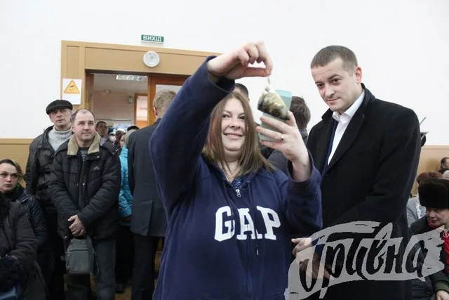 Перед началом сессии Гандзюк таки засунула селедку за шиворот Ильченко