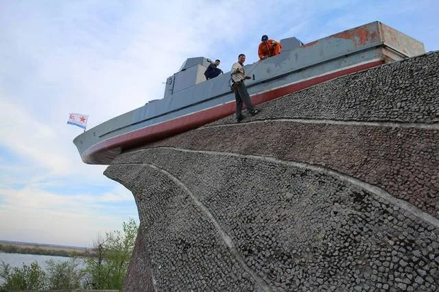 В Херсоне памятник морякам Дунайской флотилии горожане ремонтируют своими силами