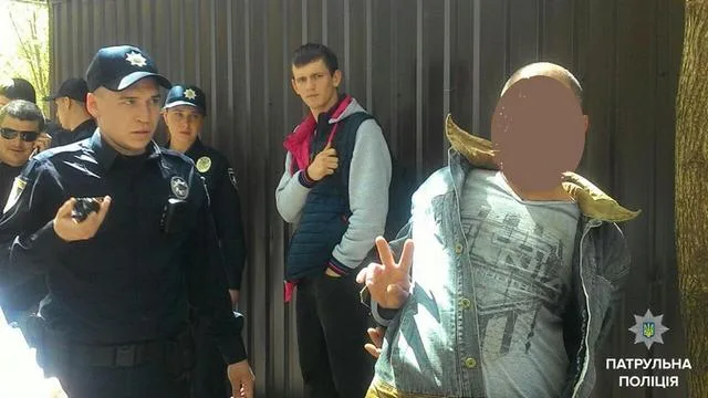 Херсонские патрульные задержали грабителя по горячим следам
