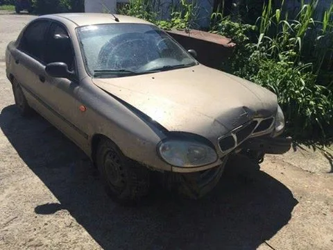 Новокаховская полиция нашла автомобиль, который врезался в опору ЛЭП и скрылся с места ДТП