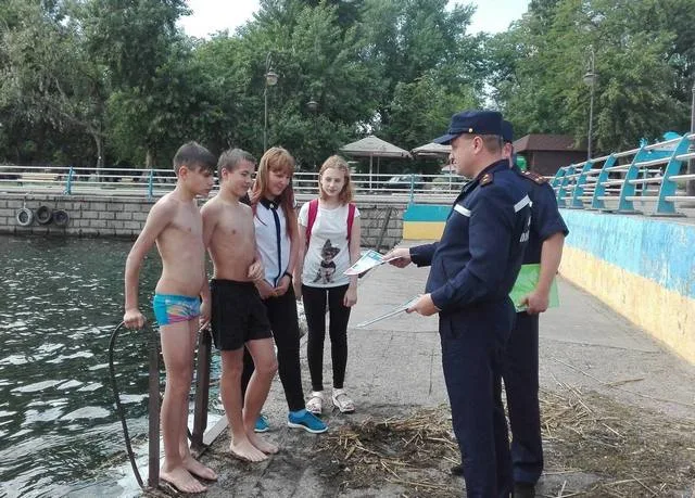 Перед началом купального сезона спасатели проводят профилактические рейды