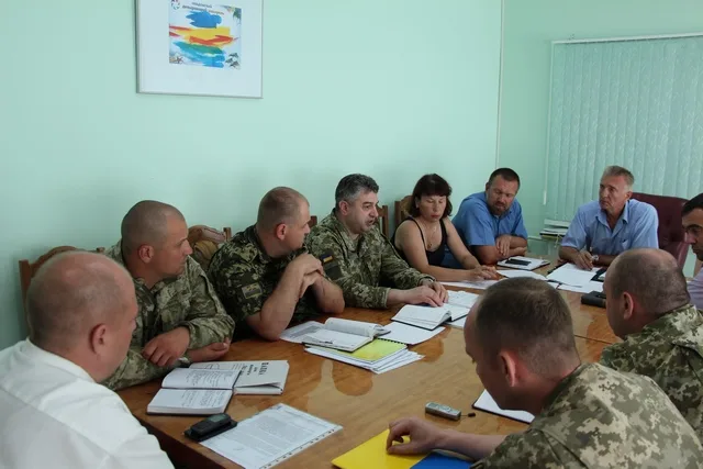 В Скадовске пограничники обсуждали в местной властью соблюдение спецрежима