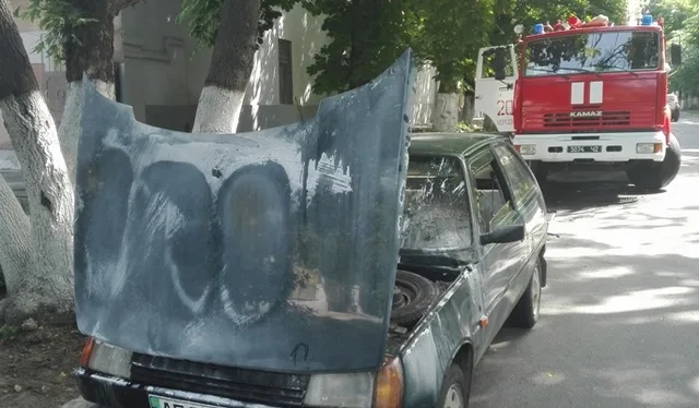 На Херсонщине сразу два авто загорелись во время движения