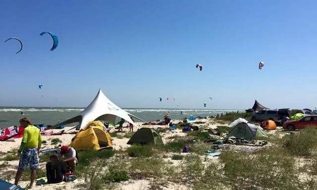 Жителей столицы приглашают на воскресные туры кайтсерфинга в Геническ