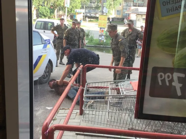 Как в Херсоне полиция и нацгвардия усмиряли пьяного