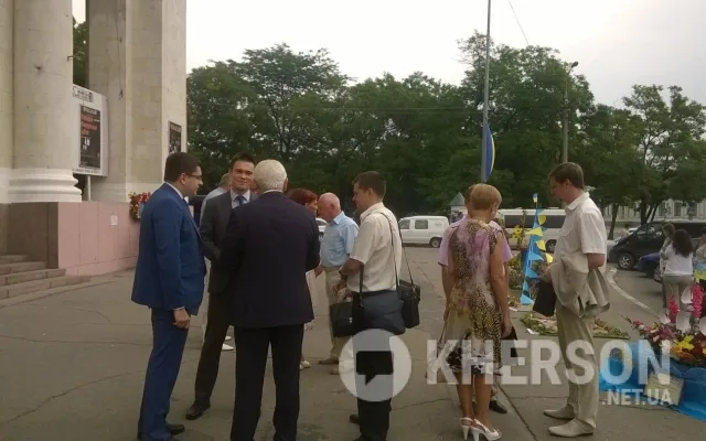 На августовской педконференции херсонским учителям пообещали повысить зарплаты