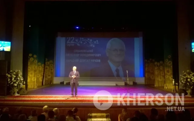На августовской педконференции херсонским учителям пообещали повысить зарплаты