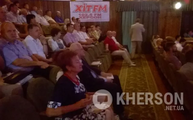 На августовской педконференции херсонским учителям пообещали повысить зарплаты