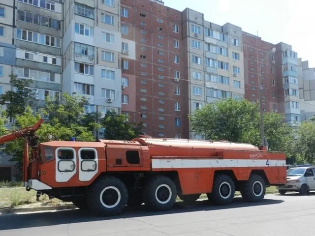 Херсонские спасатели испытали пожарный аэродромный автомобиль, полученный из аэропорта “Борисполь”