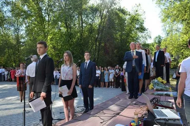 День Знань у Херсоні: святкові лінійки, концерти та подарунки кращим абітурієнтам