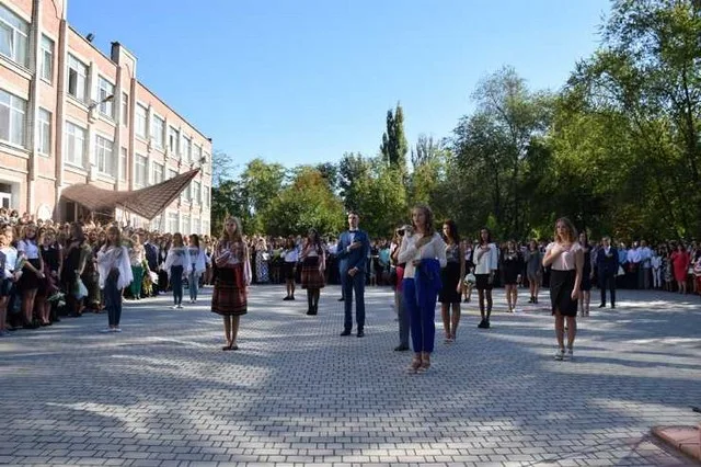День Знань у Херсоні: святкові лінійки, концерти та подарунки кращим абітурієнтам