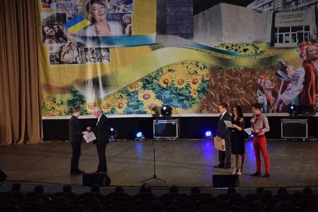 День Знань у Херсоні: святкові лінійки, концерти та подарунки кращим абітурієнтам
